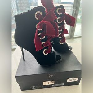 Giuseppe Zanotti Velvet Bootie 38.5
